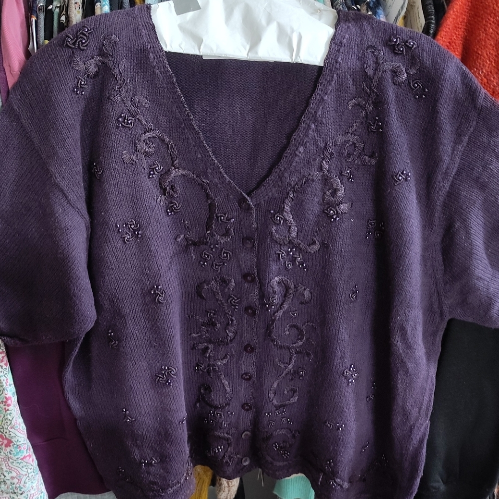 Elegant Short Sleeved Purple V-Neck Sweater Size 22